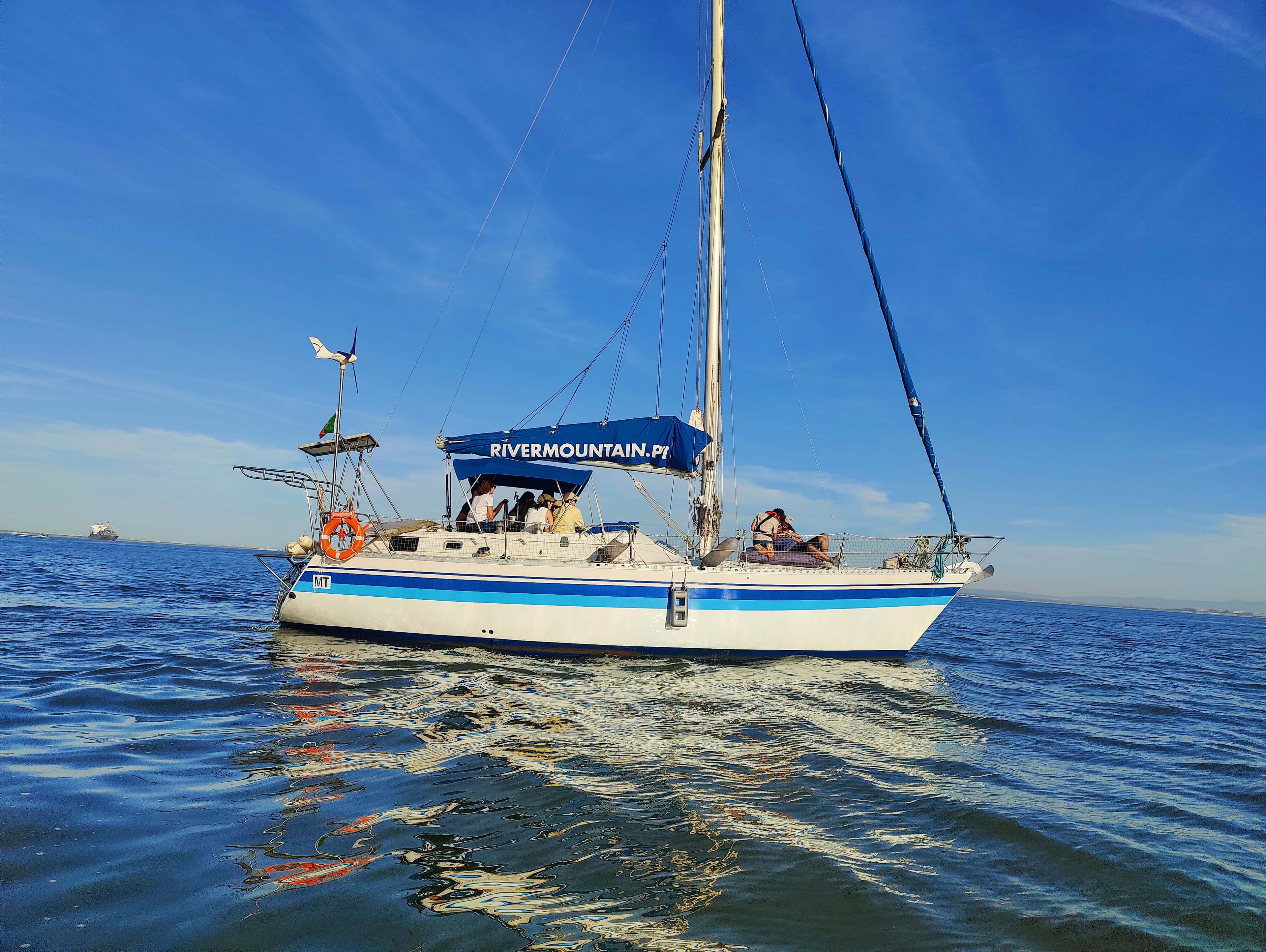 Upriver Tour — 7H Tagus Sailing from Alcântara to Valada do Ribatejo (Couples)