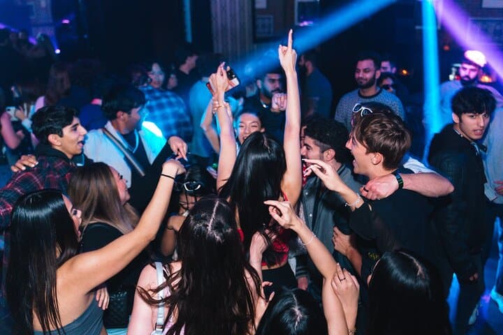 VIP Group Clubbing Experience — West Coast Party Crawl (Granville Pub Crawl)