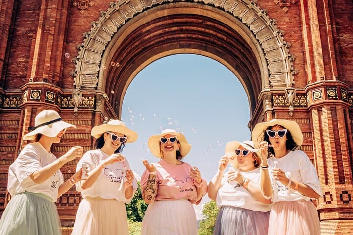 VIP Timeless Barcelona: Your Private Couples Photoshoot (Spring)