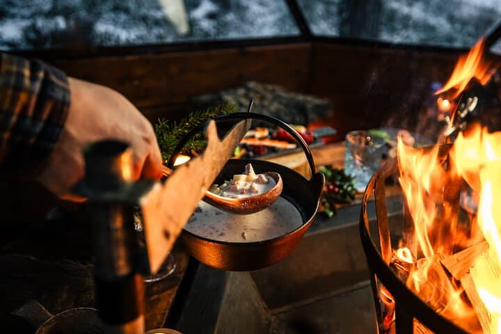 Wild Reindeers Safari + Lunch in Glass Igloo (private service)